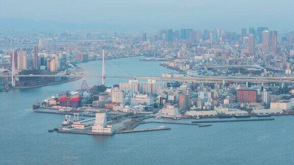 大阪时光流逝;鸟瞰图夜景大阪城市摩天轮地标城市的生活概念