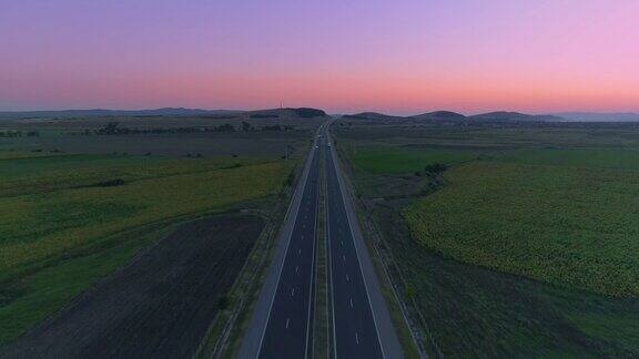 无人机航拍清晨的高速公路