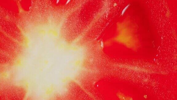 美味新鲜的半番茄旋转背景副本的空间俯视图