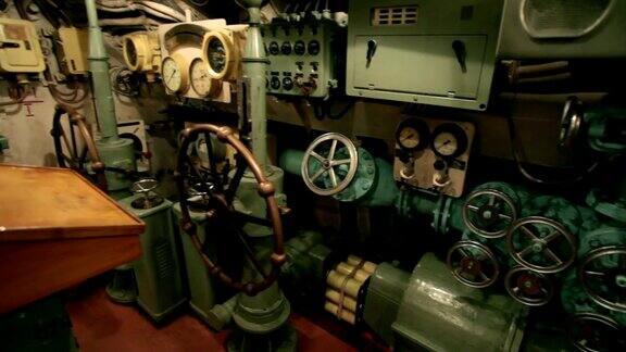 手轮潜艇内部