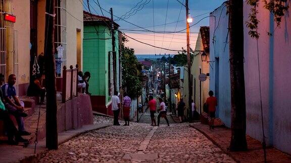 古巴:旅行:古巴特立尼达的鹅卵石街道