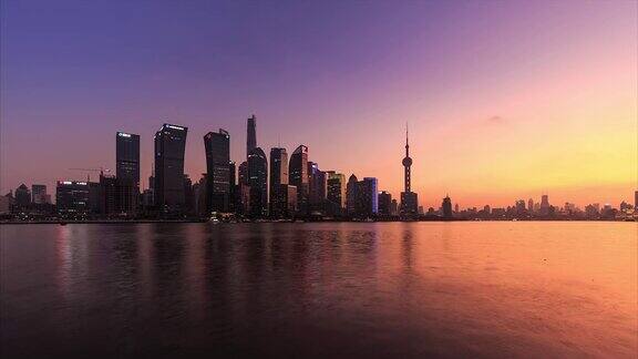 从白天到夜晚的上海和城市景观的时间流逝