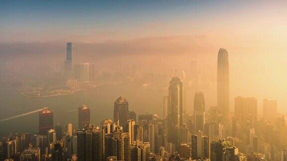 (放大)日出时的香港摩天大楼和城市景观