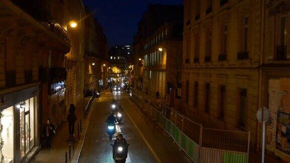 法国夜间照明巴黎双层巴士乘坐街道全景4k
