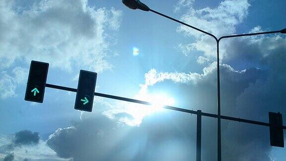 交通灯和天空