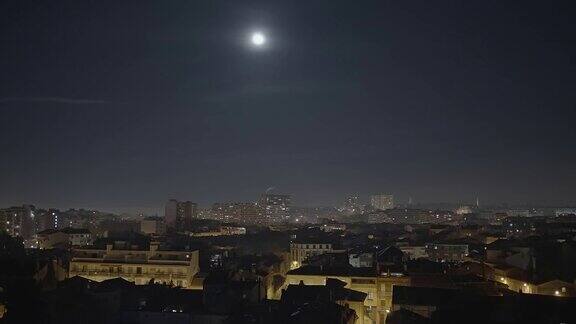 月光下的欧洲城市夜景