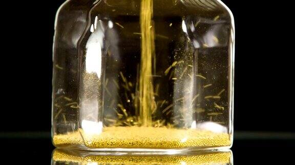 玻璃烧瓶中的金砂