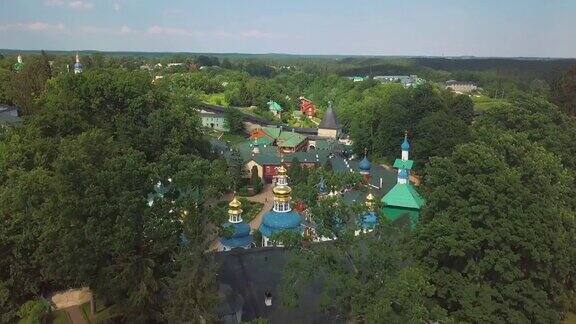 鸟瞰图Pskov-Caves修道院或pskov-pechersky宿舍楼修道院Pechory、俄罗斯