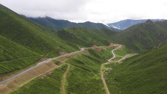 高角度的视角的山的青藏高原