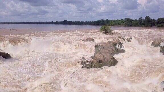 孔法蓬瀑布孔法蓬瀑布位于湄公河老挝亚洲