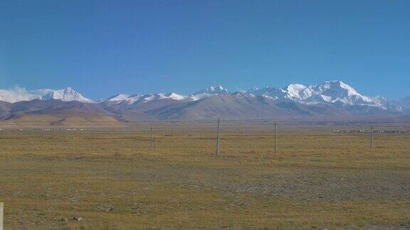 慢动作风景平原通向珠穆朗玛峰和雪山喜马拉雅