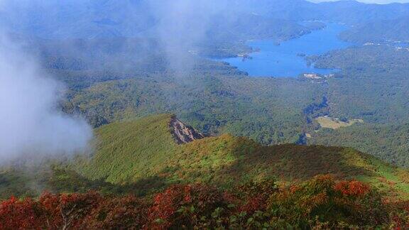 图为福岛县万代山顶的风景