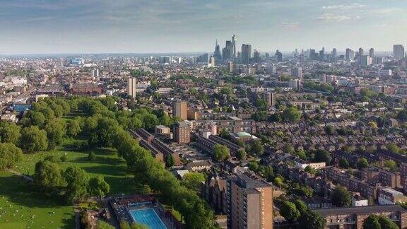 伦敦球场的高角度镜头仅超过31英亩城市的仅在3英里之外