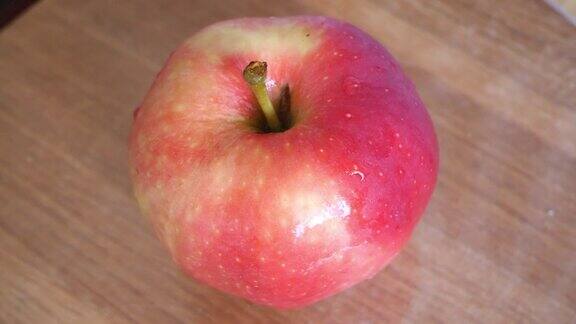 一个栗木醇品种的粉红色苹果视频水果特写
