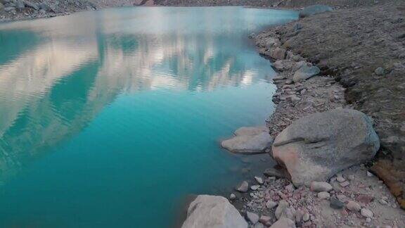 鸟瞰图的山湖