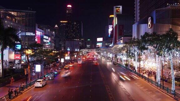 曼谷交通灯在夜间时间的延时