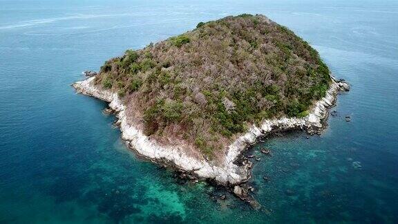 安达曼海中的一个小岛