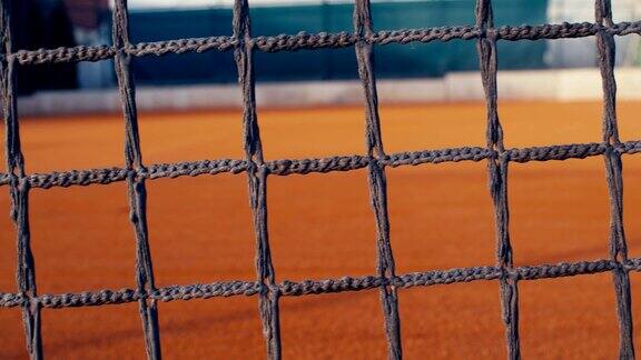 红土网球场多莉前面有网4k慢镜头75帧秒