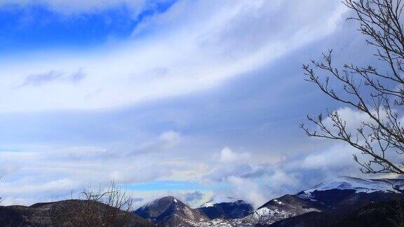 在法国比利牛斯山以时间流逝拍摄的雪景