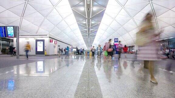高清时间镜头:香港机场离境大堂的旅客拥挤