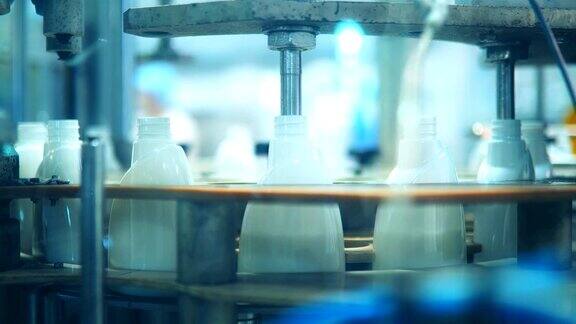 液体洗涤剂在自动化生产线上灌装机械设备