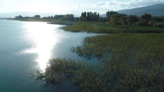 湖的景色İznik