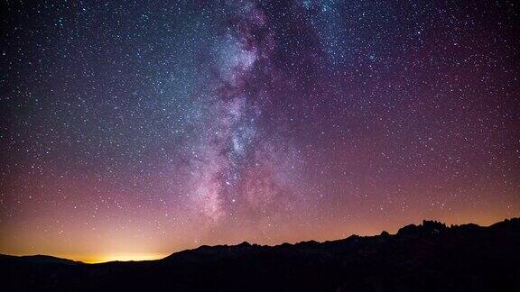 时间流逝-美丽的银河在山脉之上-4K