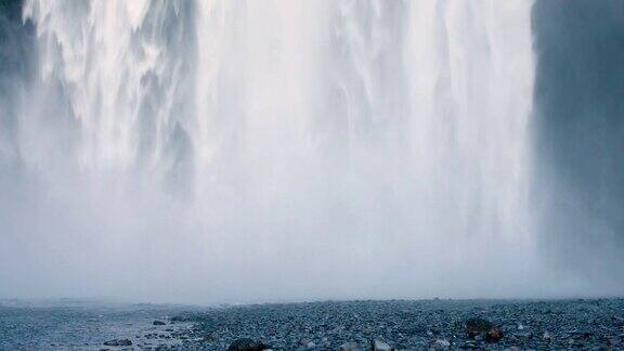 冰岛的Skogafoss瀑布