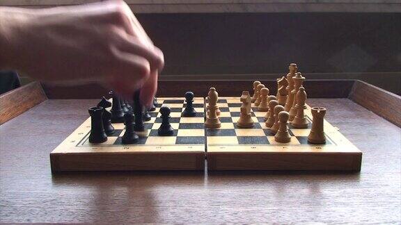两个人在下国际象棋