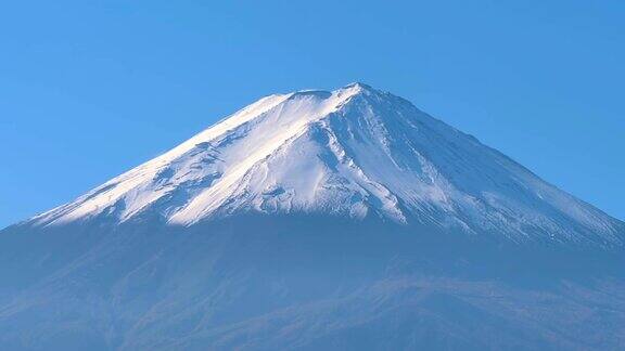 近距离观察日本富士山的山顶