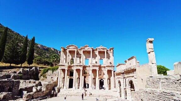 土耳其以弗所附近的克勒苏斯图书馆的罗马废墟