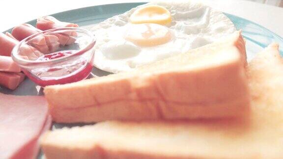 4K:早餐桌上有炒蛋