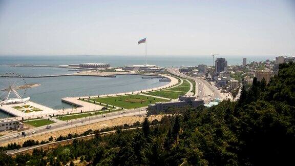 俯瞰海边一座大城市的全景阿塞拜疆巴库时间流逝