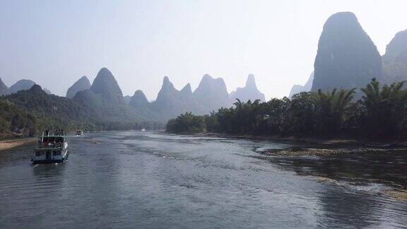 漓江游览中国的石灰岩喀斯特山景观