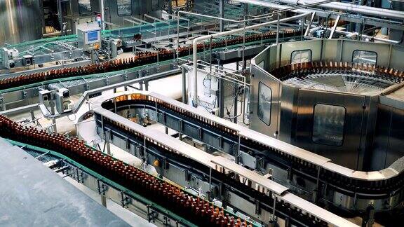 啤酒厂设备在工厂设施工作