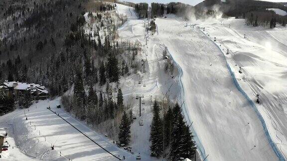 韦尔科罗拉多州滑雪区无人机剪辑在冬天