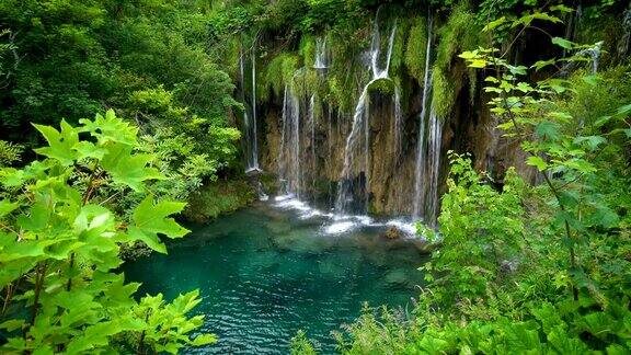 克罗地亚Plitvice湖上的瀑布