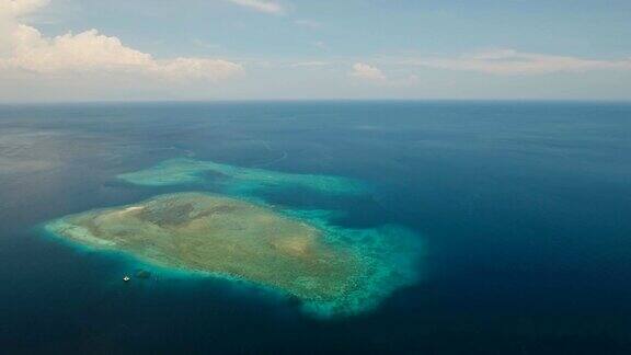 巴厘岛的珊瑚礁环礁