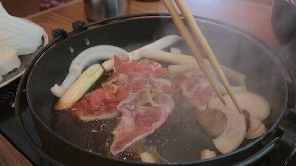 日式素喜烧的猪肉片