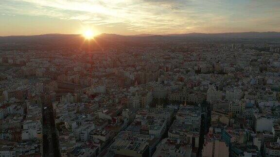 鸟瞰图史诗般的瓦伦西亚西班牙整个城市在日落
