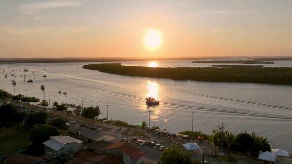 巴西阿拉卡朱日落边缘的日落天空东北部的塞尔吉佩州