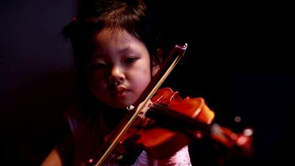 亚洲儿童拉小提琴特写