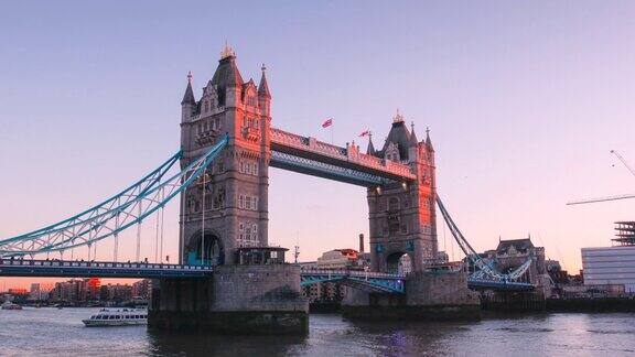 塔桥伦敦英格兰在夏天的延时平移缩放和上升