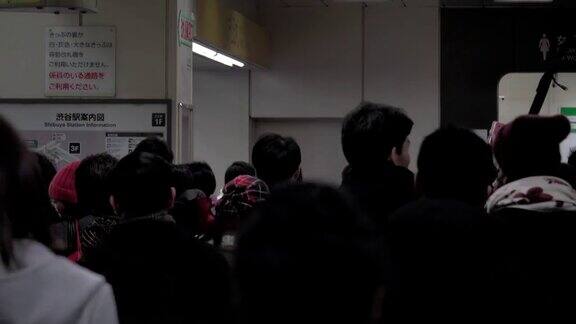 4k:日本公共交通拥挤
