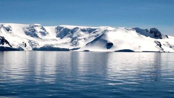 在南极洲巡航-童话般的风景