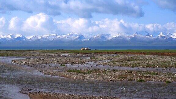 吉尔吉斯斯坦宋科尔湖的游牧帐篷被称为蒙古包