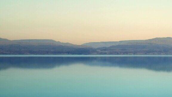 山湖日落全景拍摄