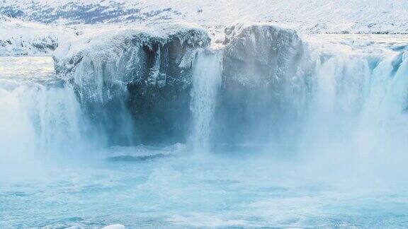 Godafoss冰岛著名的瀑布冬天的冰冻瀑布神奇的冰雪冬天的位置纯净的冰川水和巨大的水流