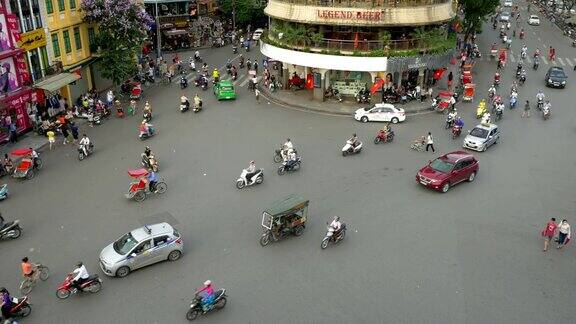 越南河内繁忙而混乱的街道