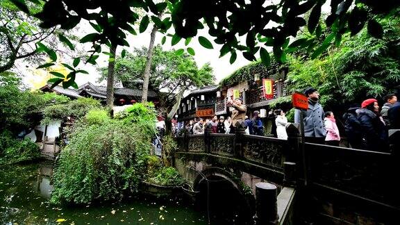 锦里古商业街是中国成都老街中最著名的旅游景点之一这里充满了复古的中式气息